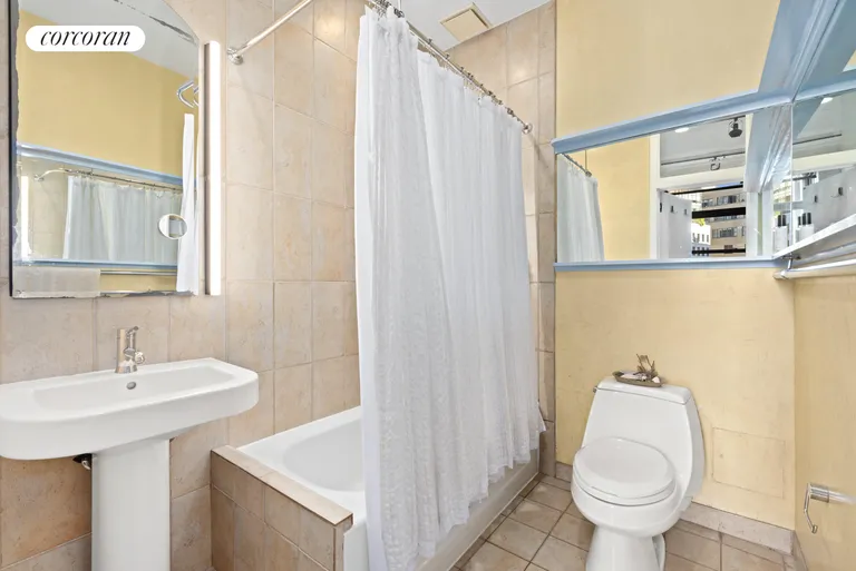 New York City Real Estate | View 11 Lispenard Street, 3FL | Full Bathroom | View 6