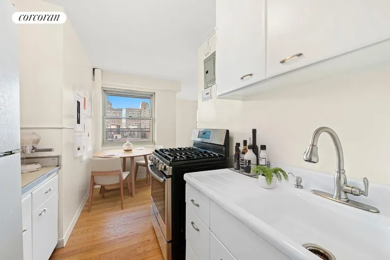 New York City Real Estate | View 100 LaSalle Street, 11H | Kitchen | View 3