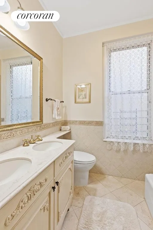 New York City Real Estate | View 122 East 82Nd Street, 5B | Full Bathroom | View 7