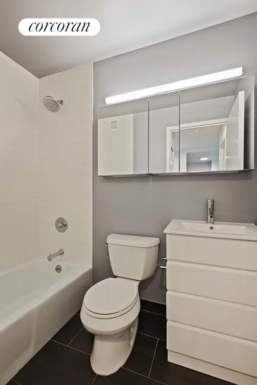 New York City Real Estate | View 2373 Broadway, 1028 | Full Bathroom | View 5
