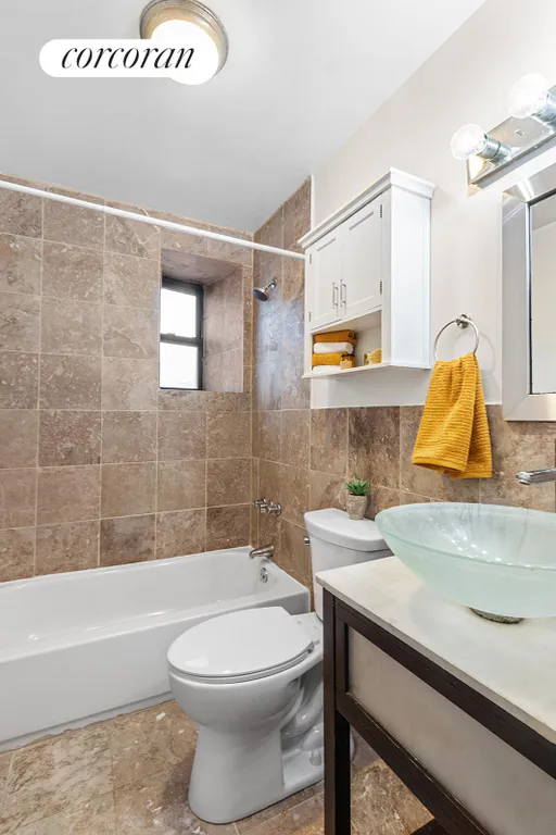 New York City Real Estate | View 876 Macon Street, 3B | Full Bathroom | View 7