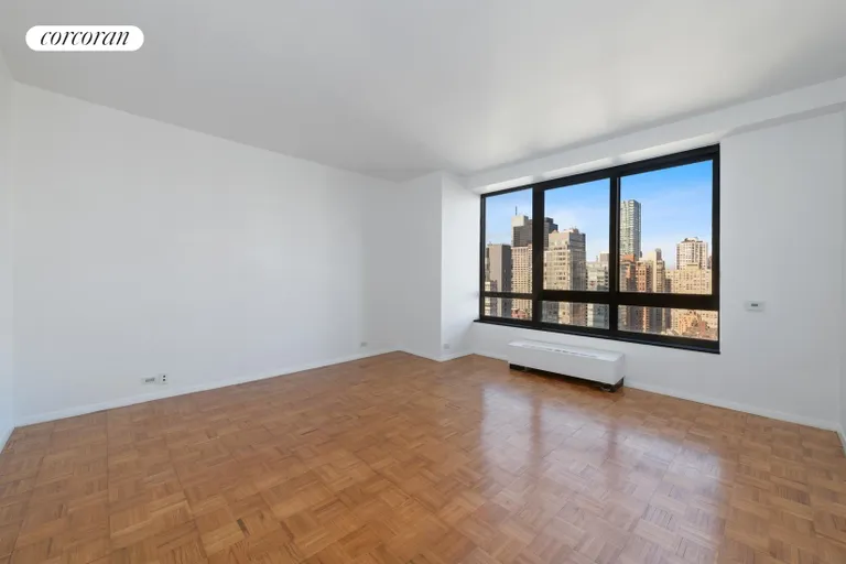 New York City Real Estate | View 100 United Nations Plaza, 32E | Extra-large bedroom | View 5