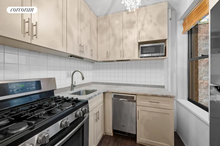 New York City Real Estate | View 300 West 72Nd Street, 6A | Kitchen | View 3
