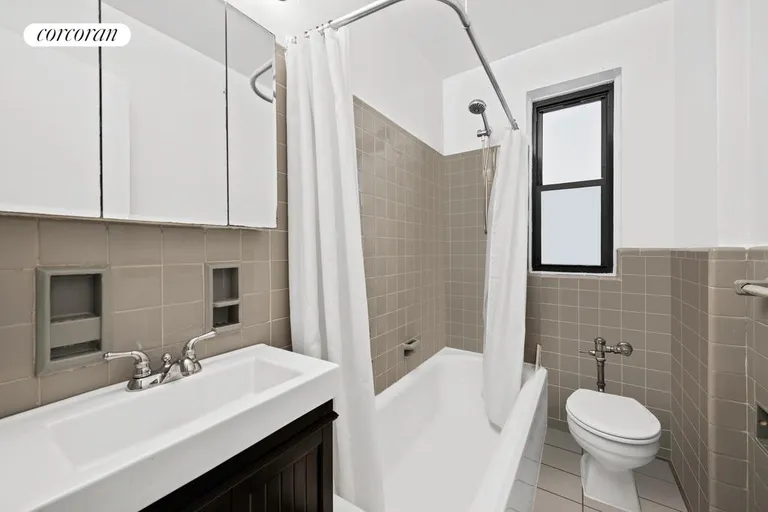 New York City Real Estate | View 300 West 72Nd Street, 6A | Full Bathroom | View 6