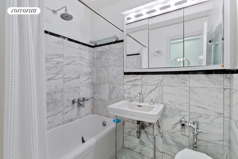 New York City Real Estate | View 101 Lafayette Avenue, 2F | Full Bathroom | View 6