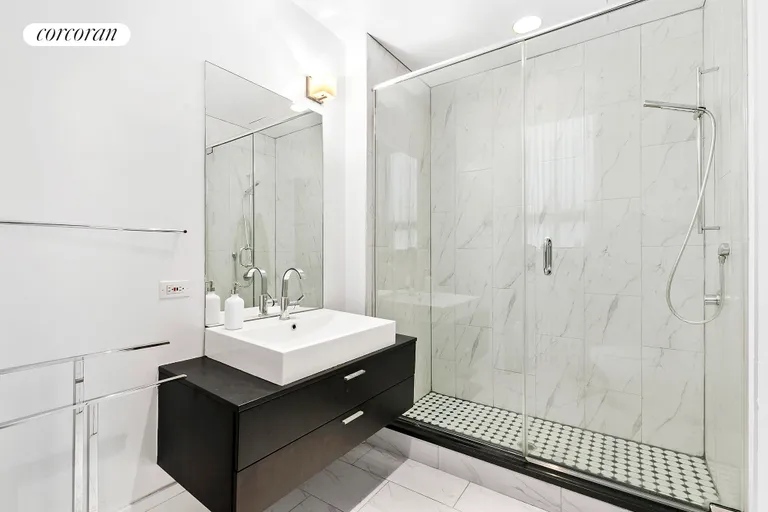New York City Real Estate | View 50 Pine Street, PH12N | Full Bathroom | View 4