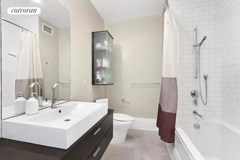 New York City Real Estate | View 50 Pine Street, PH12N | Full Bathroom | View 6