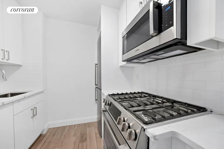 New York City Real Estate | View 315 East 72Nd Street, 8K | room 2 | View 3