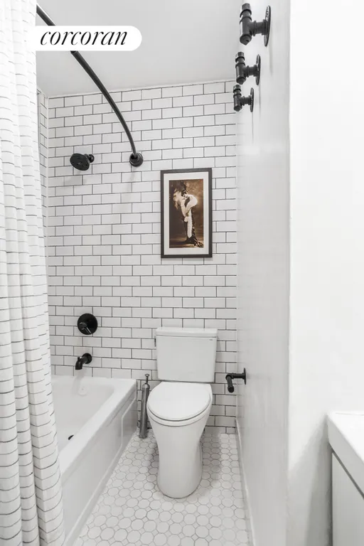 New York City Real Estate | View 322 East 85th Street, 4A | Primary Bathroom | View 6