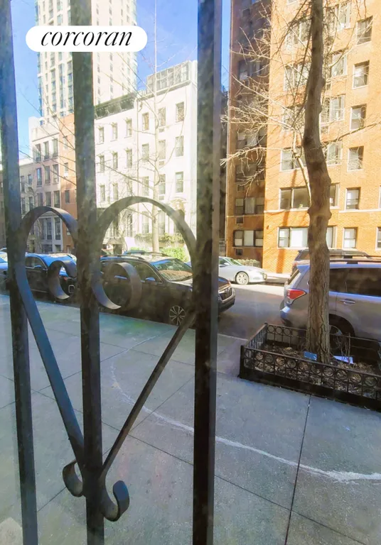 New York City Real Estate | View 12 Beekman Place, 1A | room 34 | View 35