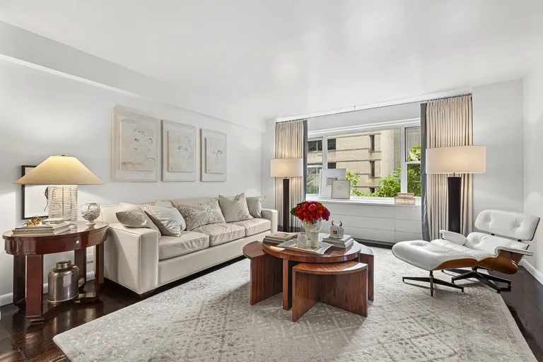New York City Real Estate | View 150 East 69th Street, 3M | 2 Beds, 2 Baths | View 1
