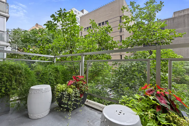 New York City Real Estate | View 150 East 69th Street, 3M | room 9 | View 10