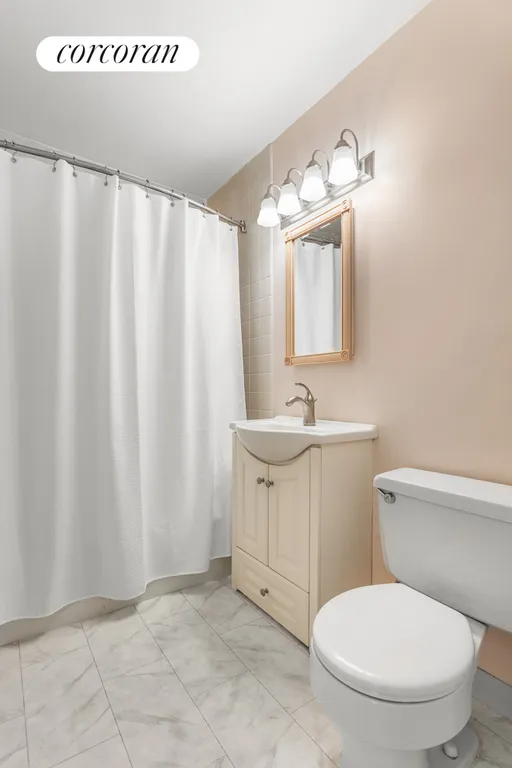 New York City Real Estate | View 531 Main Street, 1603 | 2nd bathroom | View 5