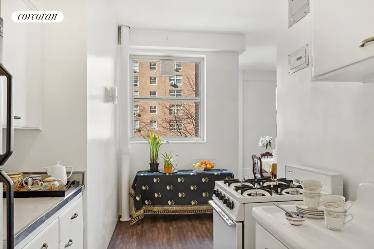 New York City Real Estate | View 80 La Salle Street, 5H | room 2 | View 3