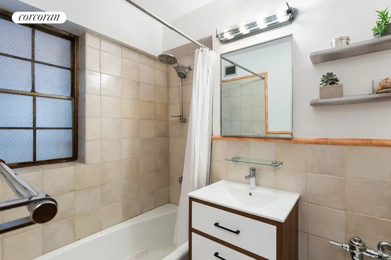 New York City Real Estate | View 175 West 13th Street, 7G | Full Bathroom | View 5