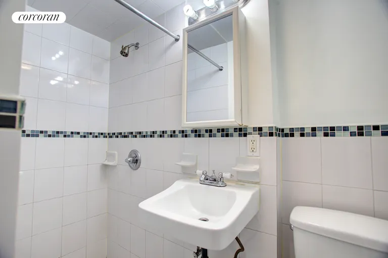 New York City Real Estate | View 1136 First Avenue, 5 | Full Bathroom | View 5