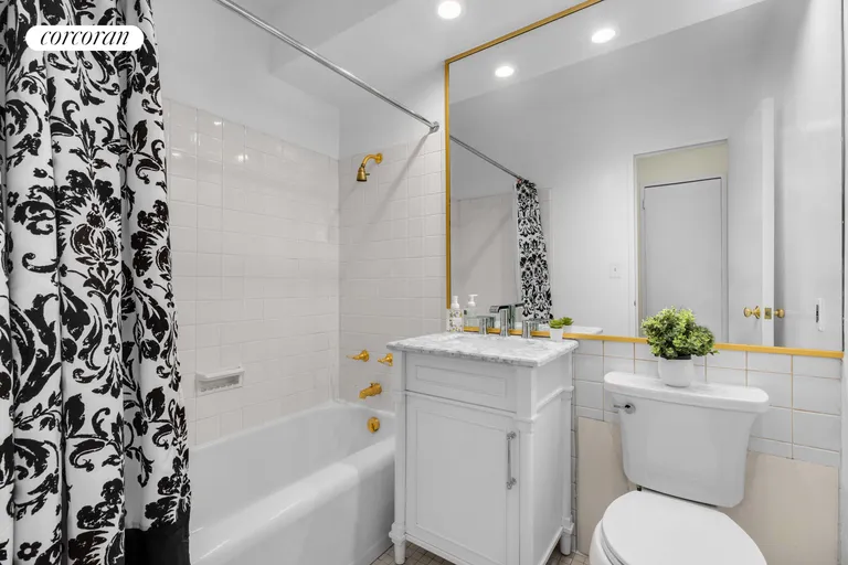 New York City Real Estate | View 12 Beekman Place, 8D | Full Bathroom | View 5