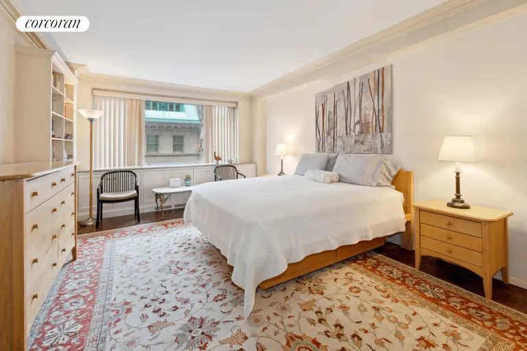 New York City Real Estate | View 10 East 70th Street, 6A | room 5 | View 6