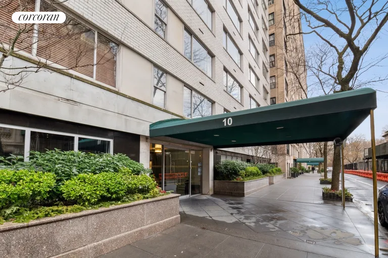 New York City Real Estate | View 10 East 70th Street, 6A | room 16 | View 17