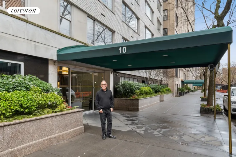 New York City Real Estate | View 10 East 70th Street, 6A | room 17 | View 18