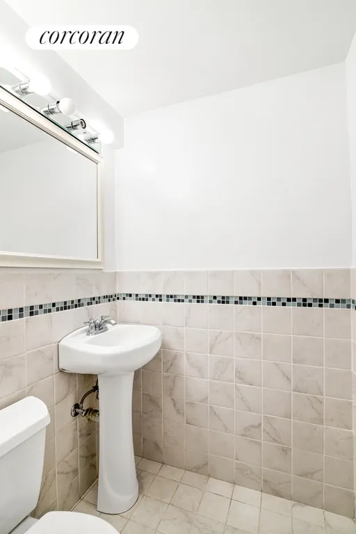 New York City Real Estate | View 425 East 79th Street, 1F | Bathroom | View 7