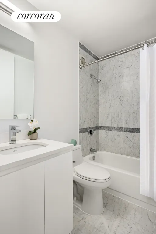 New York City Real Estate | View 500 West 43rd Street, 34A | Full Bathroom | View 8