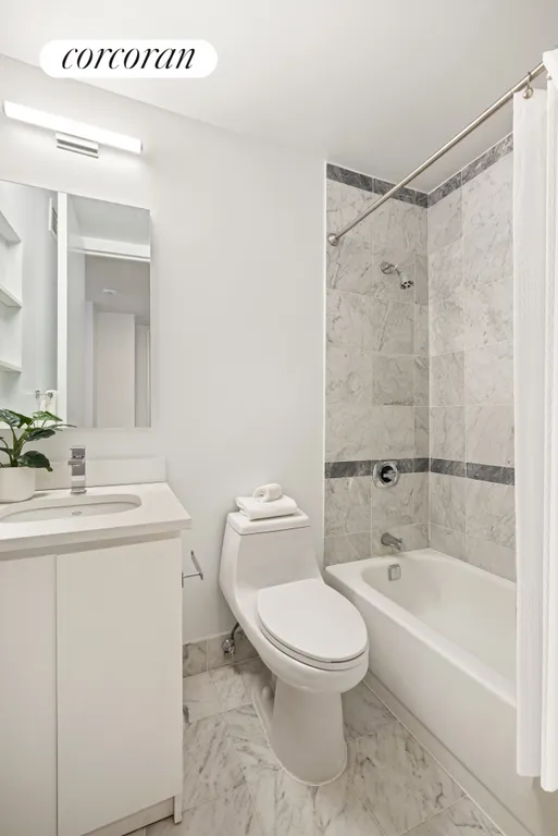 New York City Real Estate | View 500 West 43rd Street, 34A | Full Bathroom | View 7