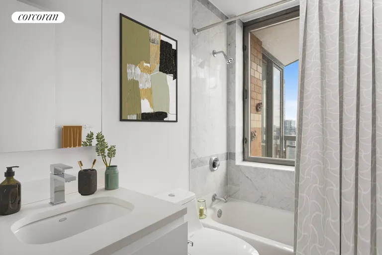 New York City Real Estate | View 500 West 43rd Street, 34F | Full Bathroom | View 8