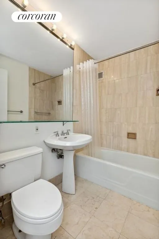 New York City Real Estate | View 45 West 67th Street, 21C | Full Bathroom | View 4
