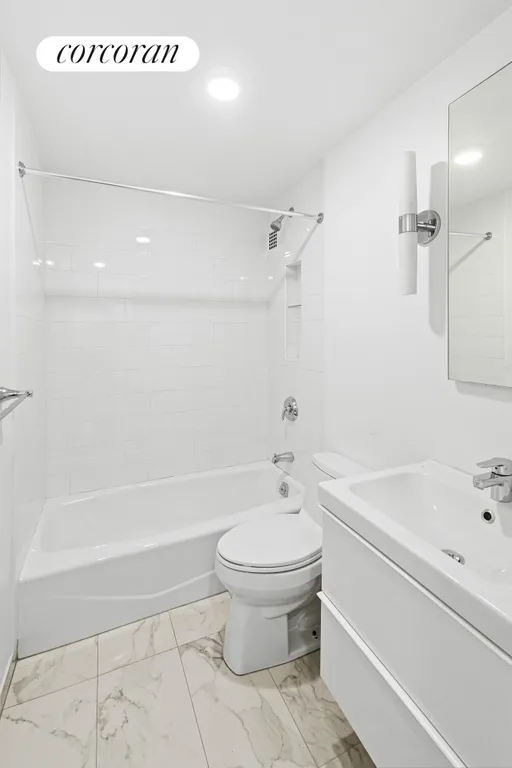 New York City Real Estate | View 200 Central Park South, 14/15I | Full Bathroom | View 9