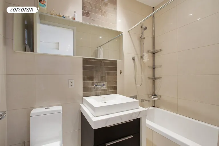 New York City Real Estate | View 161 North 4th Street, 2C | Full Bathroom | View 4