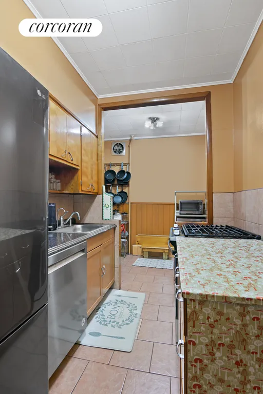 New York City Real Estate | View 71-39 68th Street | room 3 | View 4