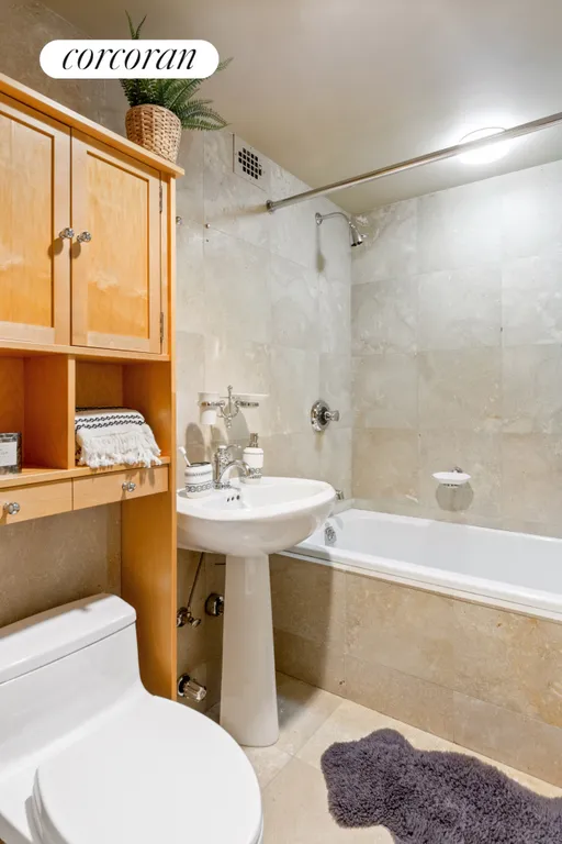 New York City Real Estate | View 36 Sutton Place South, 3C | 2nd Bathroom | View 10