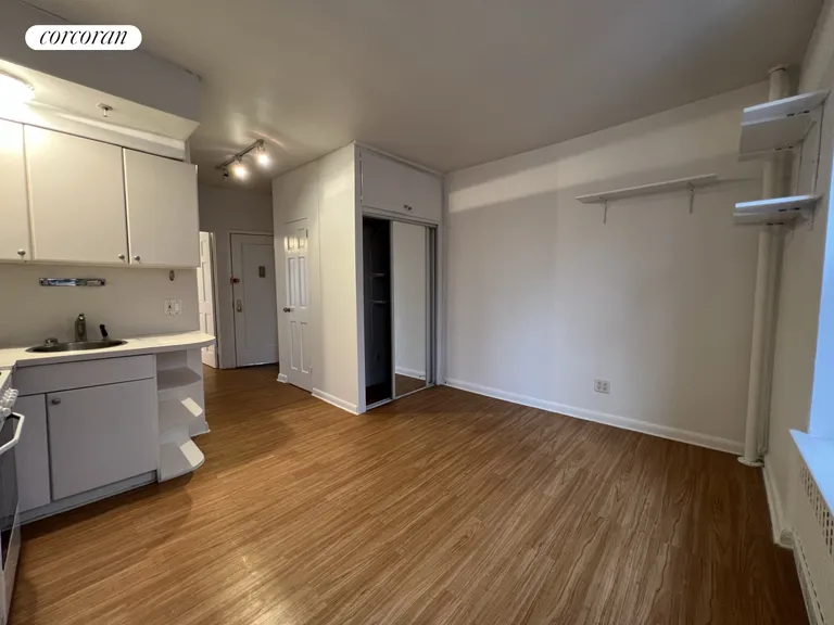 New York City Real Estate | View 448 East 87th Street, 4A | room 3 | View 4