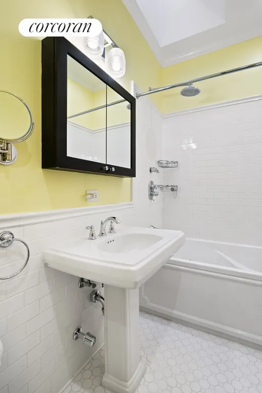 New York City Real Estate | View 324 West 88th Street, 2A/3A | Full Bathroom | View 6