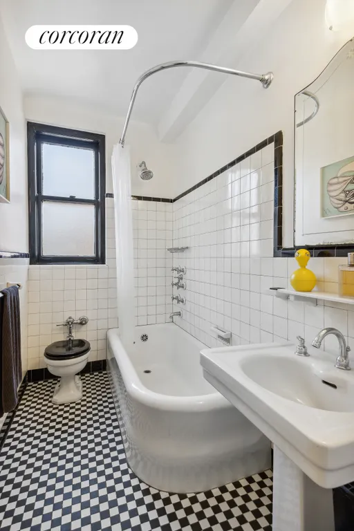 New York City Real Estate | View 336 Central Park West, 5D | Full Bathroom | View 7