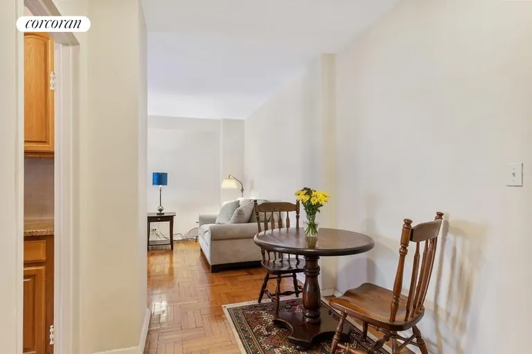 New York City Real Estate | View 55 East End Avenue, 5G | room 3 | View 4