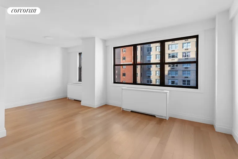 New York City Real Estate | View 201 East 28th Street, 12P | room 2 | View 3