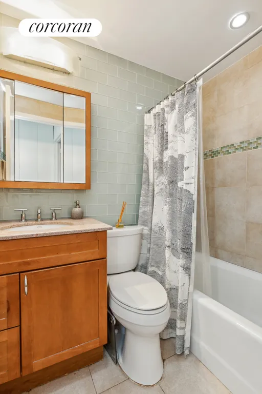 New York City Real Estate | View 127 East 30th Street, 16B | Full Bathroom | View 4
