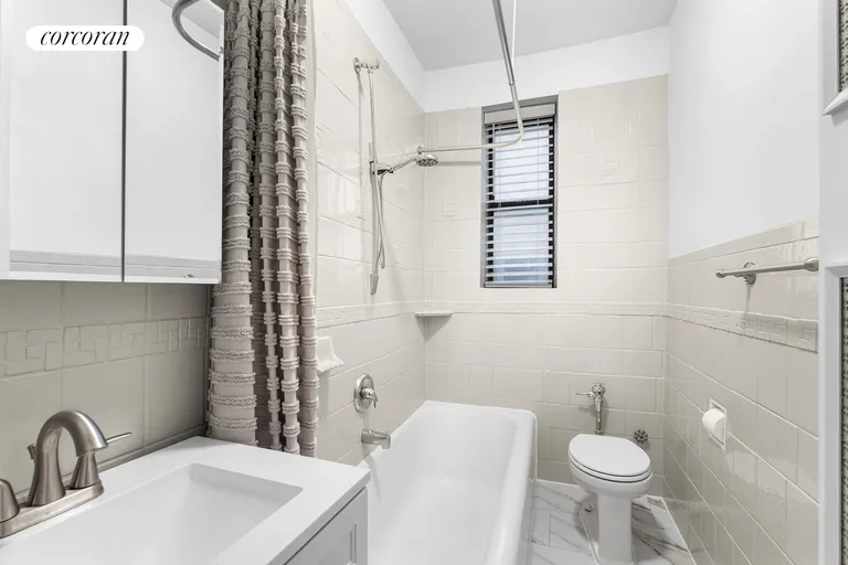 New York City Real Estate | View 860 West 181st Street, 43 | Full Bathroom | View 8