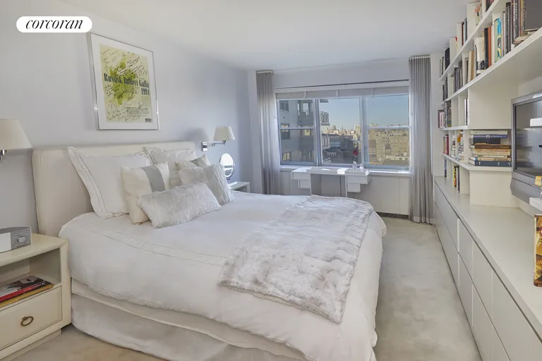 New York City Real Estate | View 15 West 72Nd Street, 21J | room 4 | View 5