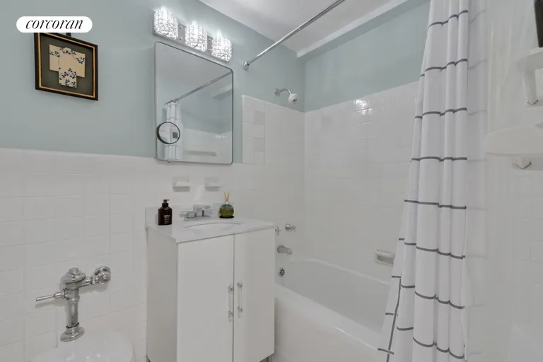 New York City Real Estate | View 1 Gracie Terrace, 2G | Full Bathroom | View 6