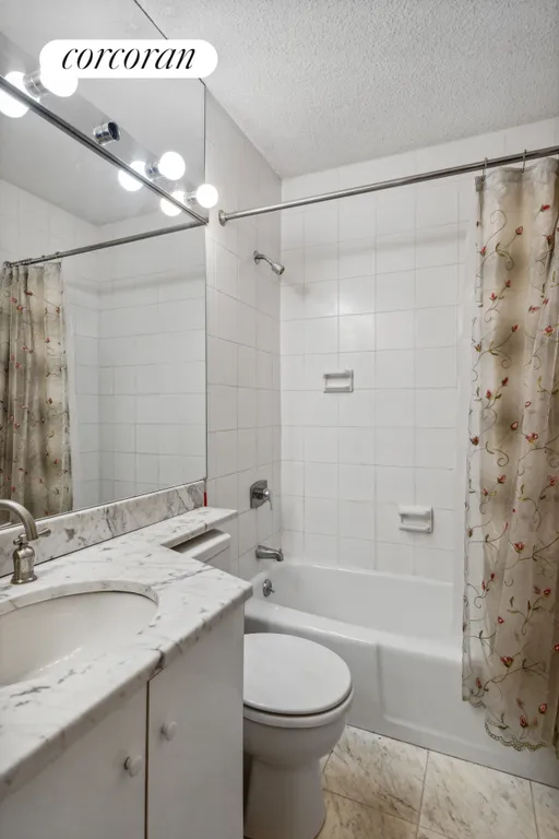 New York City Real Estate | View 30 West 61st Street, 7H | Full Bathroom | View 3