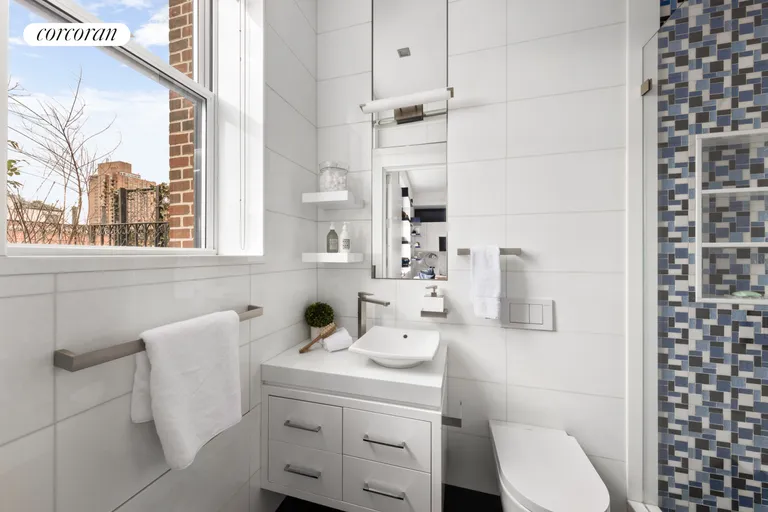 New York City Real Estate | View 1185 Park Avenue, 16/17F | 4th Bathroom | View 23