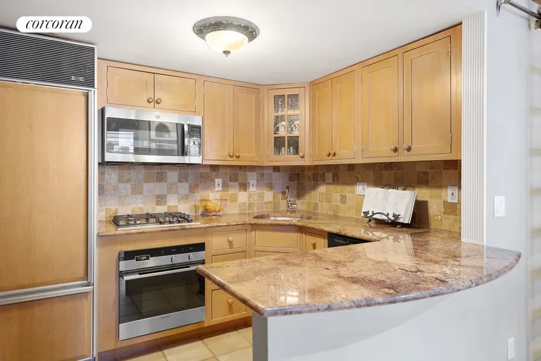 New York City Real Estate | View 61 West 68th Street, 5PARLOR | Kitchen | View 3