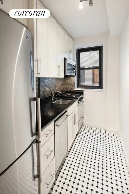 New York City Real Estate | View 155 West 71st Street, 4B | room 1 | View 2