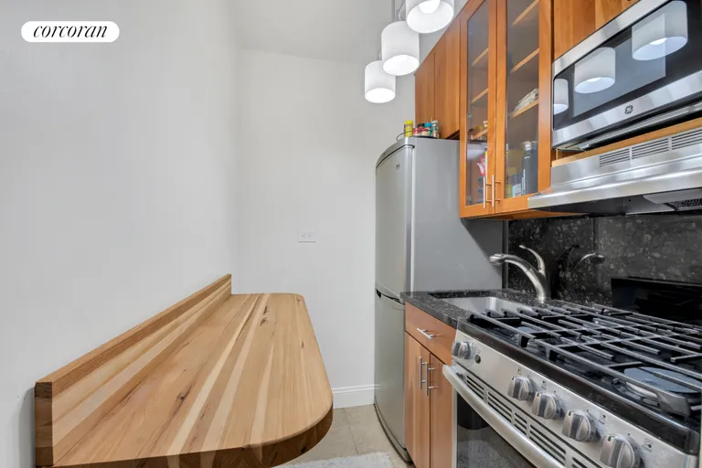 New York City Real Estate | View 240 East 35th Street, 7F | Kitchen | View 4