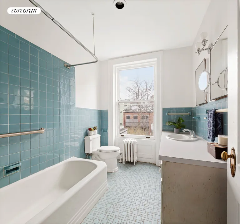 New York City Real Estate | View 185 Amity Street | Full Bathroom | View 20