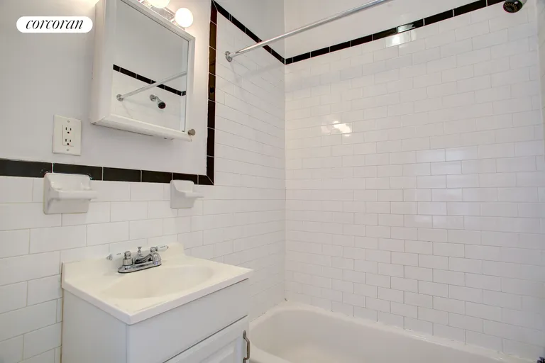 New York City Real Estate | View 202 West 96th Street, 4A | Full Bathroom | View 5