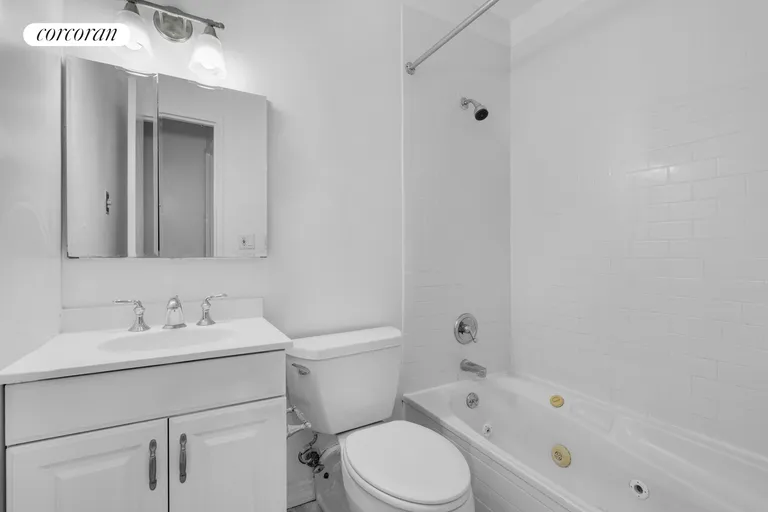 New York City Real Estate | View 1991 Broadway, 6A | Full Bathroom | View 9
